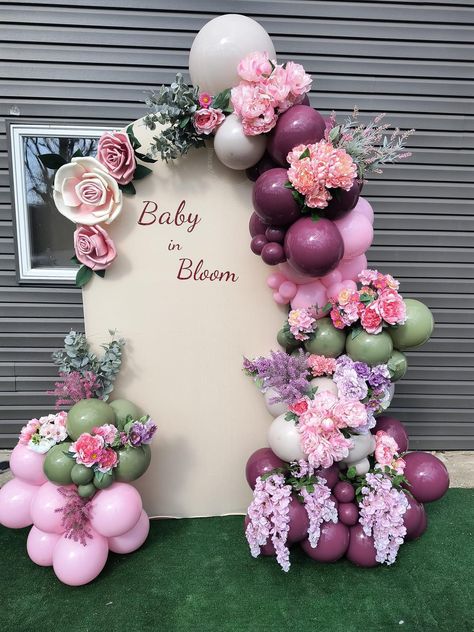 Balloon Garland With Paper Flowers, Balloon Floral Backdrop, Baby In Bloom Balloon Backdrop, Floral And Balloon Backdrop, Bloom Party Theme, Flower And Balloon Arch, Flower And Balloon Backdrop, Balloon And Flower Backdrop, Baby Bloom Baby Shower Ideas