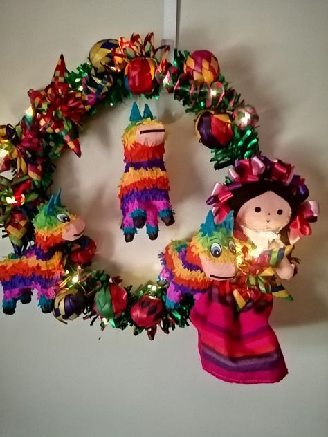 Mexican Christmas Tree, Mexico Crafts, Mexican Restaurant Design, Mexican Christmas Decorations, Corn Husk Crafts, Mexican Doll, Floral Grapevine, Mexican Christmas, Mexican Crafts