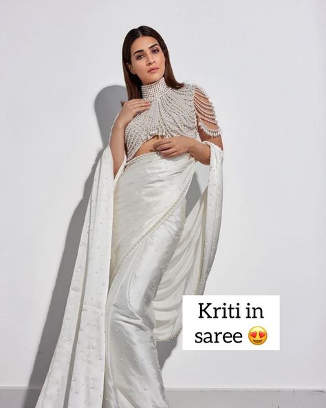 Huma Quraishi Indian Wear, Kriti Sanon Outfits, Kriti Sanon Saree, Editing Pics, White Saree, Kriti Sanon, Party Wear Indian Dresses, Indian Wedding Outfits, Celebrity Beauty