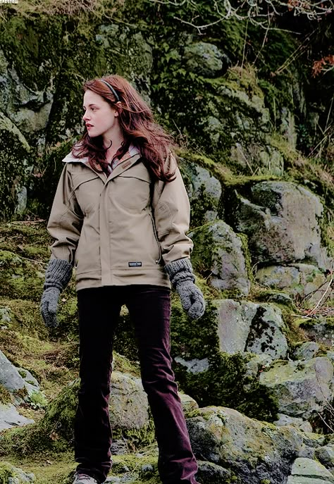 Bella Cullen Outfits, Bella Twilight Outfits, How To Dress Like Bella Swan, Twilight Aesthetic Outfit, Bella Swan Outfit, Bella Swan Clothes Aesthetic, Bella Swan Jacket, Grunge Outfit Inspiration, Bella Swan Aesthetic