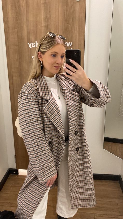 Checked Trench Coat Outfit, Checkered Trench Coat Outfit, Check Coat Outfit, Checkered Coat Outfit, Plaid Trench Coat Outfit, Checked Coat Outfit, Brown Plaid Coat, Plaid Coat Outfit, London Fits