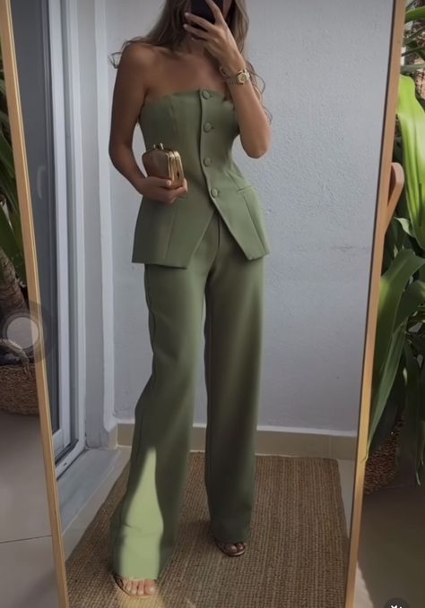 Business Casual Party Outfit, Green Trouser Outfit Women, Green Vest Outfit, Green Trousers Outfit, Formal Casual Outfits, Elegant Jumpsuit, Casual Party Outfit, College Fits, Jumpsuit Elegant