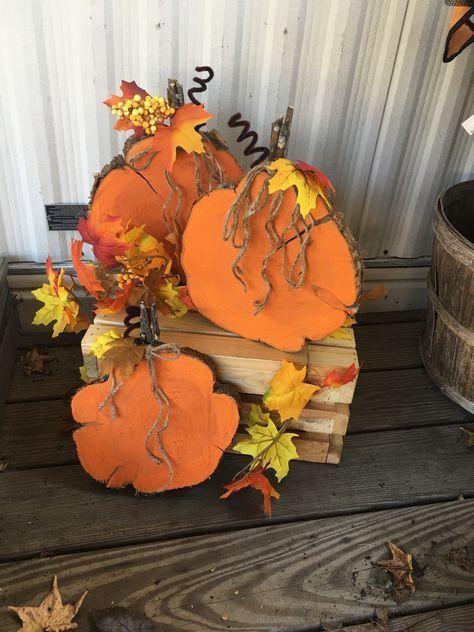 24 Stunning Outdoor Fall Decor Ideas to Transform Your Home with Seasonal Charm Wooden Pumpkin Crafts, Diy Projects For Fall, Diy Pumpkin Candle, Simple Centerpieces Diy, Diy Scarecrow, Chalk Crafts, Pumpkin Carvings, Fall Stuff, Fall Door Decorations