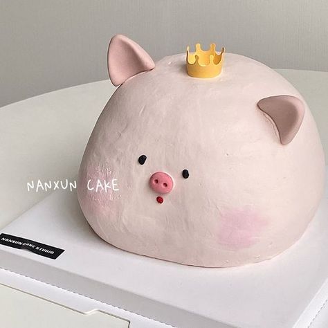 Dinara Kasko, Piggy Cake, Birthday Cake For Boyfriend, Bts Cake, Random Shapes, Pig Birthday Cakes, Duck Cake, Vintage Birthday Cakes, Cake Cafe