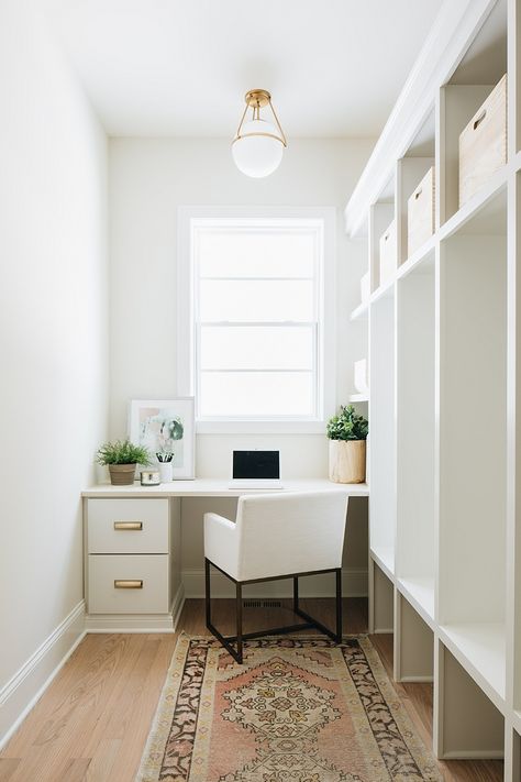 Coastal Home Office, Mudroom Cubbies, Beach Style Bathroom, Modern Desk Chair, Blue Ceilings, Mudroom Design, Coastal Farmhouse, Built In Desk, Mud Room