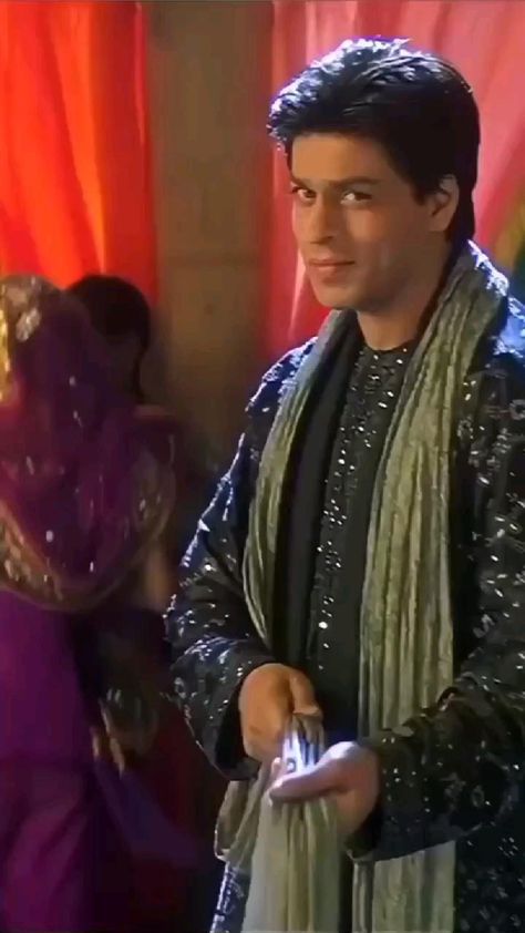 Srk And Kajol Aesthetic, Bollywood Music Aesthetic, Srk Aesthetic, Srk Shahrukh Khan, 90s Bollywood Songs, Shahrukh Khan And Kajol, Bollywood Suits, Vintage Bollywood Aesthetic, Bollywood Aesthetic