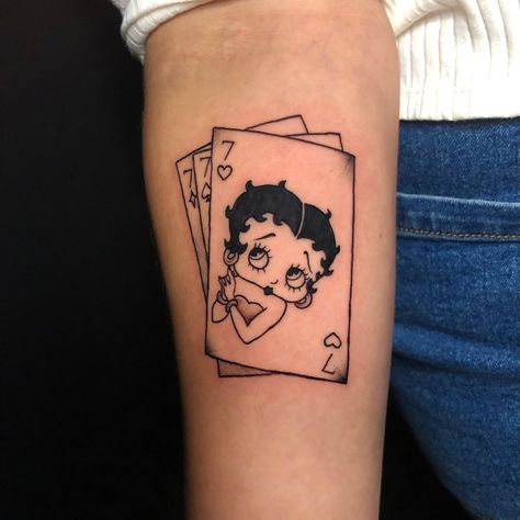 Betty Boop Cards Tattoo, Betty Boop Tattoo Vintage, 50s Tattoo, Betty Boop Tattoo Ideas, Playboy Tattoo, Betty Boop Tattoo, Playing Card Tattoos, Mirror Tattoos, Betty Boop Tattoos