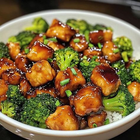 Bourbon Chicken With Broccoli, Bourbon Glazed Chicken, Chicken With Broccoli, Super Recipes, Bourbon Glaze, Poultry Dishes, Bourbon Chicken, Glazed Chicken, Boneless Skinless Chicken Thighs