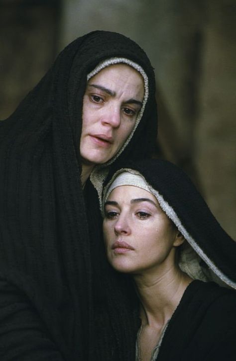 Still of Monica Bellucci and Maia Morgenstern in The Passion of the Christ Christ Movie, Passion Of Christ Images, The Passion Of The Christ, Passion Of The Christ, Beau Film, Pictures Of Christ, Mama Mary, Mary Magdalene, Blessed Mother Mary