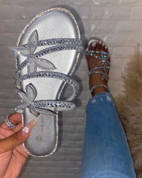 Sparkly Chanclas, Fancy Sandals, Fluffy Shoes, Sparkly Sandals, Pretty Sandals, White Nike Shoes, Pretty Shoes Sneakers, Fashion Shoes Heels, Bling Shoes