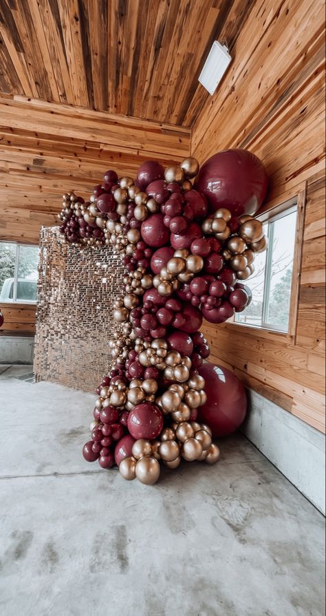 Maroon Birthday Decorations, Maroon Balloon Garland, Burgundy Party Decor, Burgundy Decor, Black And Gold Balloons, Shimmer Wall, Beautiful Decorations, Wine Event, Gold Party Decorations