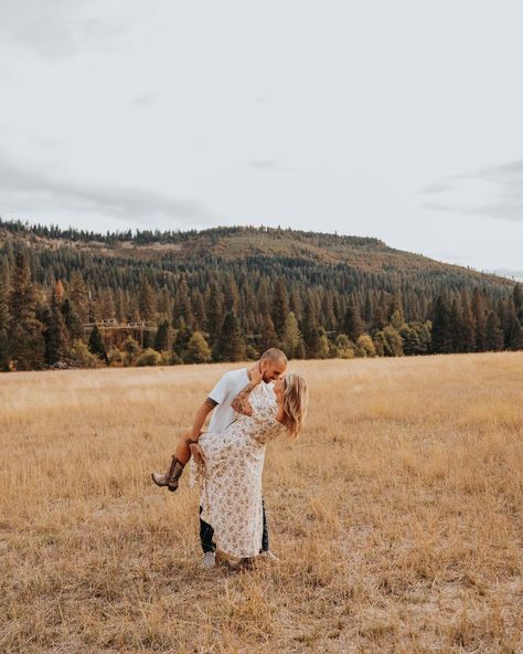 a perfect overcast day with the sweetest family✨ #family #familyphotography #familyphotographer #familyphotos #couplesphotographer #couplesphotography #weddingphotographer #sacramentophotographer #truckeephotographer #grassvalleyphotographer #marysvillephotographer #photographer #photography #photo Grass Valley, Family Family, Photographer Photography, Family Photographer, Couple Photography, Family Photography, Family Photos, Wedding Photographers, Photographer