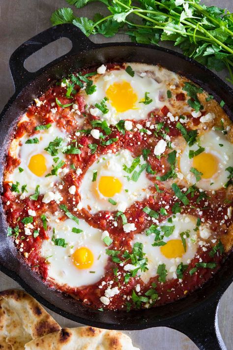 Shakshuka Recipe Easy Shakshuka Recipe, Foil Recipes, How To Make Shakshuka, Shakshuka Recipe, Shakshuka Recipes, Breakfast Quiche Recipes, Breakfast Burritos Recipe, Clam Recipes, Ethnic Food