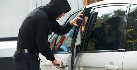 Beware: A New Trick is Used by Car Thieves – PakWheels Blog Fiat Toro, Police Call, Safe Cars, Car Key Fob, Krav Maga, Rc Auto, How To Protect Yourself, Lviv, New Tricks