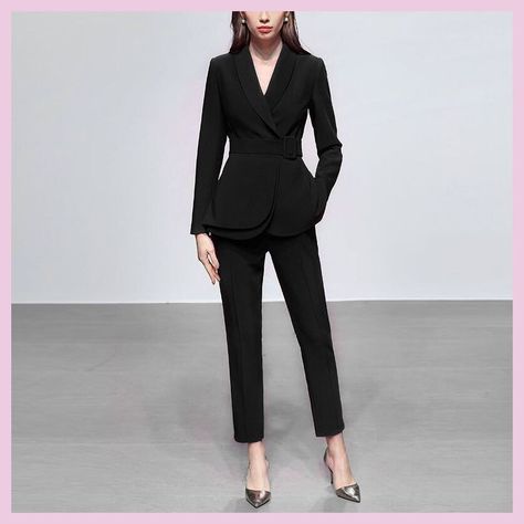 Women Pants Suit, Blazer Ideas, Formal Pant Suits, Black Pantsuit, A Business Woman, Black Two Piece, Stylish Work Attire, Formal Pants, Wedding Guest Outfits