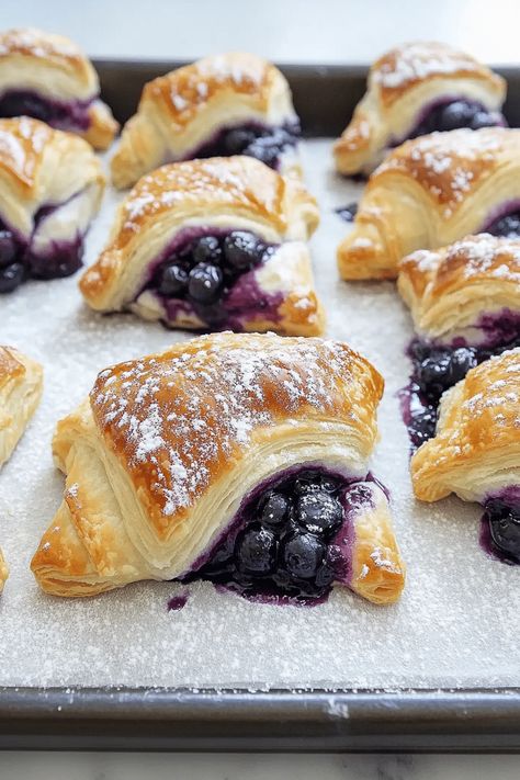 Blueberry Croissant Recipe, Savory Breakfast Pastry, Puff Pastry Egg Breakfast, Puff Pastry Breakfast Ideas, Puff Pastry Recipes Breakfast, Puff Pastry Brunch, Blueberry Cream Cheese Puff Pastry, Xmas Deserts, Puff Pastry Breakfast