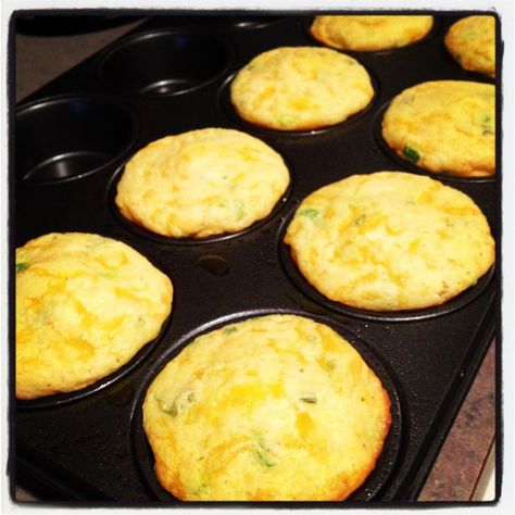 Cornbread Hack, Cornbread Muffins Jiffy, Jiffy Mix Recipes, Jiffy Recipes, Jiffy Cornbread Recipes, Cheesy Cornbread, Jiffy Corn Muffins, Cornbread Recipe Sweet, Jiffy Cornbread Mix