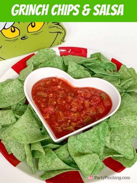 grinch chips & salsa, best easy grinch movie party food snack recipe ideas Whoville Feast, Grinch Movie Party, Movie Party Food, Grinch Brunch, Grinch Christmas Treats, Grinch Snack, Grinch Food, Movie Treats, Movie Party Ideas