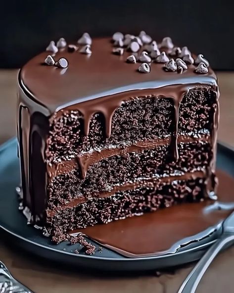 Super Moist Chocolate Cake with Chocolate Ganache - Super Chocolate Cake, Chocolate Cake With Chocolate Ganache, Moist Chocolate Cake Recipe, Classic Chocolate Cake, Super Moist Chocolate Cake, Chocolates Cakes, Cake With Chocolate Ganache, Chocolate Ganache Cake, Ganache Cake