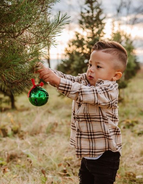 Tree Farm Christmas Pictures, Christmas Farm Photo Shoot, Tree Farm Photoshoot, Tree Farm Minis, Christmas Tree Farm Pictures, Tree Farm Pictures, Christmas Tree Farm Mini Session, Tree Farm Mini Session, Christmas Tree Farm Photos