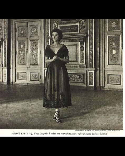 “Green” with envy for this beautiful room from architect James F. Carter. Jane Hawkins Hoke collaborated on the fabulous interiors. Image… Lucien Lelong, Short Evening Dress, Paris Vogue, 1940s Outfits, 1950 Fashion, Ladies Who Lunch, Evening Dresses Short, Louvre Paris, October 15