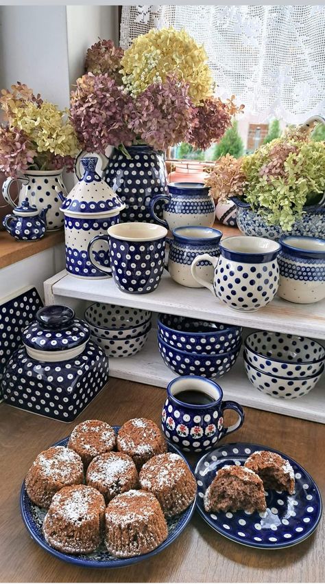 Cozy Living Room Warm, Polish Pottery Boleslawiec, Pottery Decor, English Tea Party, Kitchen Wares, Living Room Warm, Antique Dishes, Dope Makeup, English Tea