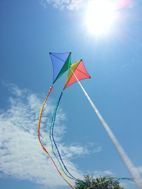 My first kite Kite Snapchat Story, Flying Kites, Kite Aesthetic, Kite Photography, Kites, Kite Wallpaper, Dad Son Photography, Kite Flying Photography, Kite Festival Photography