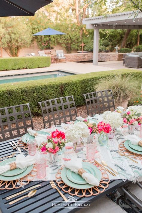 Beautiful Backyard Party Ideas: Anthropologie Inspired Dinner Party - Home with Holliday Summer Backyard Party Decorations, Backyard Party Ideas, Summer Backyard Parties, Tablescapes Summer, Outdoor Dinner Party, Backyard Party Decorations, Backyard Dinner Party, Dinner Party Table Settings, Summer Tablescapes