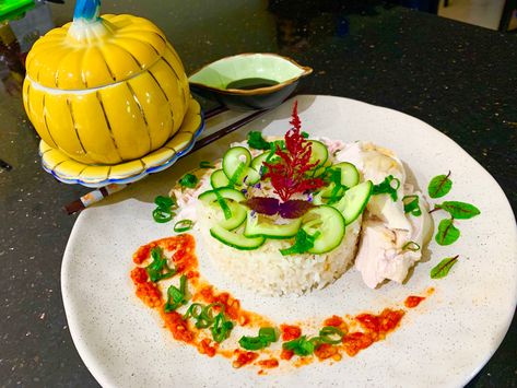 Chicken Rice Plating, Rice Fine Dining, Rice Plating, Fine Dining Plating, Hainanese Chicken Rice, Hainanese Chicken, Chicken And Rice, Chicken Rice, Food Plating