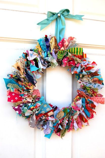 Christmas Eclectic, Scrap Wreath, Wreath Diy Christmas, Eclectic Christmas, Eclectic Fabric, Fabric Christmas Decorations, Make A Wreath, Fun Wreath, Scrap Fabric Crafts