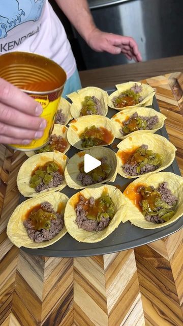 Authentic Mexican Food Videos, Hispanic Food Recipes Easy, Taco Meal Ideas, Dinner Ideas Mexican Authentic, Mexican Food Potluck Ideas, Mexican Catering Ideas, Traditional Mexican Dishes Mexico, Hispanic Food Authentic, Fast Dinners Easy