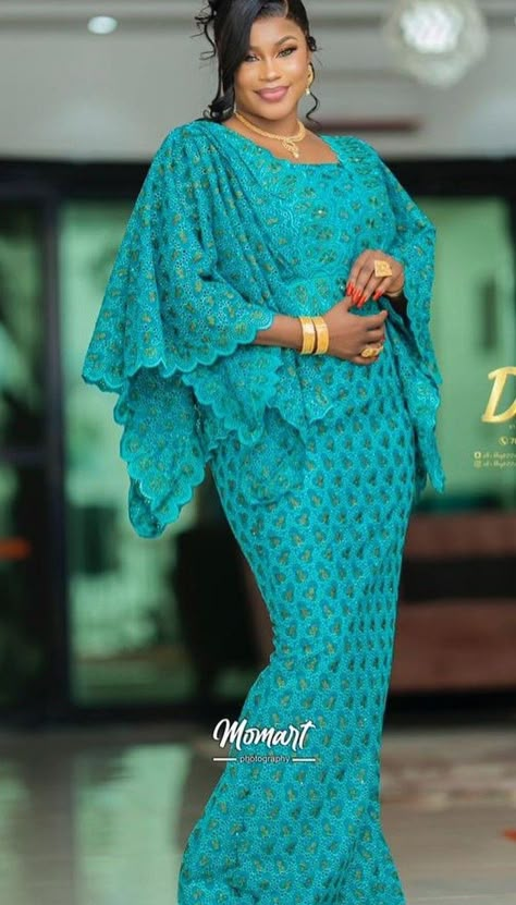 Senegalese Lace Dress Styles, Senegal Fashion, Boubou Styles For Women, African Attire Dresses, African Print Dress Ankara, Blouse Casual Fashion, African Maxi Dresses, African Lace Dresses, African Fashion Traditional