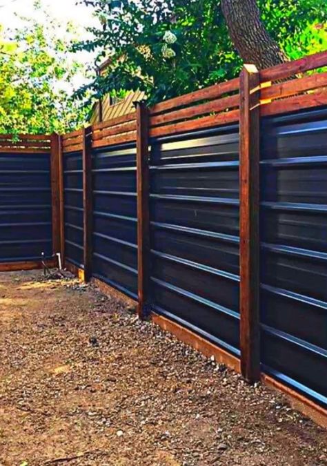 Metal Fence Ideas, Green Wall Ideas, Interior Green Wall, Green Living Room Ideas, Corrugated Metal Fence, Diy Backyard Fence, Green Wall Design, Artificial Green Wall, House Fence Design