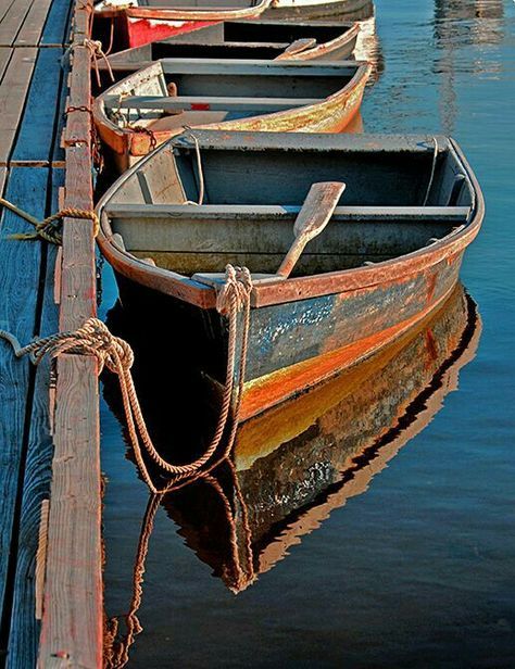 Boats Photography, Row Boats, Boat Building Plans, Old Boats, Boat Art, Boat Painting, Boat Plans, Row Boat, Small Boats