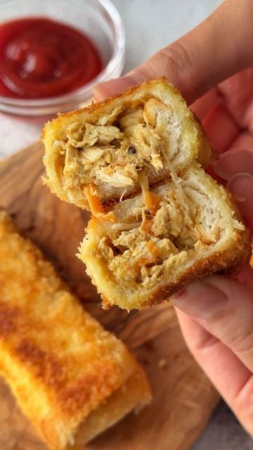 Food Prep Gram on Instagram: "Cheesy Chicken Bread Rolls 🍗 by @canyoucookuk INGREDIENTS - White bread slices - 250g boneless chicken (boiled & shredded) - 1 cup grated carrots - 1/4 cup mayonnaise - 1/4 mozzarella cheese - 1 tsp salt - 1 tsp black pepper - 1/2 tsp white pepper - 1 tsp garlic powder - 1 tbsp soy sauce - Egg mixture - Bread crumbs - Oil to coat on bread METHOD - In a bowl, add chicken, carrots, mayonnaise, cheese and all the seasonings. Mix well. - Roll out a slice of bread using a rolling pin and add 1 tsp of the chicken mixture onTightly fold the bread and seal the edges using water. - Dip the roll in the egg mixture followed by breadcrumbs and air fry for 15 mins at 200C. Enjoy!" Easy Ramadan Recipes, Easy Iftar Recipes, Ramadan Recipes Iftar, Ramzan Recipe, Chicken Starter Recipes, Iftar Recipes, Tastemade Recipes, Vegetarian Snacks Recipes, Sweet Dishes Recipes