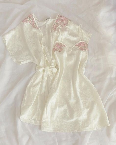 Silk Pajama Dress Aesthetic, Push Present Ideas, Cute Pyjama, Pijamas Women, Push Present, Night Gown Dress, 18th Bday, Pajama Fashion, Sleepwear Fashion