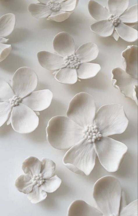 Flowers Made Of Clay, Clay Plates Flower, Flowers Air Dry Clay, Ceramic Lily Flower, Flowers Made Out Of Clay, Porcelain Clay Flowers, Ceramic Flower Sculpture, Air Dry Clay Ideas Flowers, Floral Clay Art