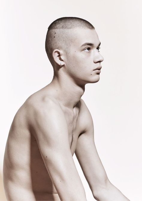 Skinhead Haircut, Bald Head Man, Head Structure, Bald Boy, Human Model, High And Tight Haircut, Bald Men Style, Buzzed Hair, Young Magazine