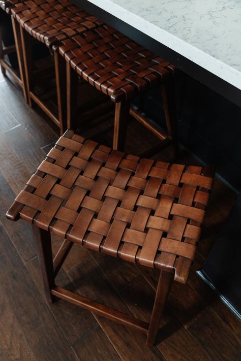 Rustic Counter Stools, Wood Kitchen Counters, Woven Bar Stools, Diy Bar Stools, Black And White Kitchen, Diy Stool, Bar Stools Kitchen Island, Wood Counter Stools, Japanese Furniture