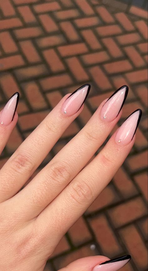 Black Outline Nails Almond, Basic Nail Designs Almond, Almond Nails Gems Rhinestones, Almond Nails Diamonds, Coffin Vs Almond Nails, Nude And Black Nails Almond, Nails Black Simple, Black Almond Acrylic Nails, Black Tip Almond Nails