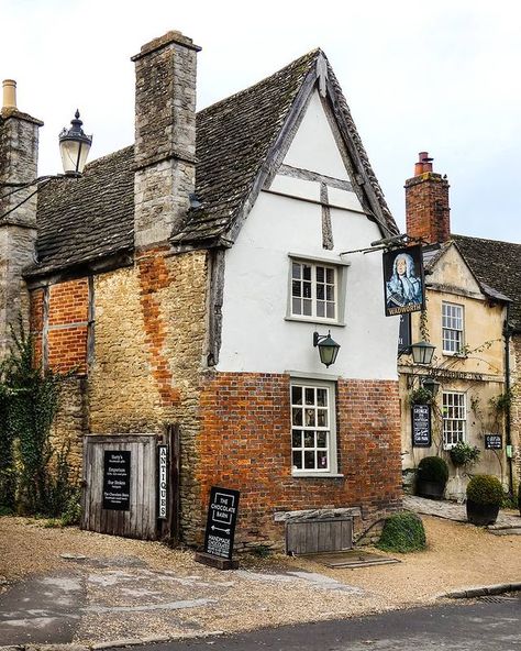 Another view from Lacock, not really any sign of Christmas in this photo, only that it was December when I took it but I just loved the… Simple Building Reference Photo, Corner Street, Architecture Photography Buildings, Simple Building, Places In England, Reference Photos For Artists, Building Aesthetic, Building Photography, Building Front