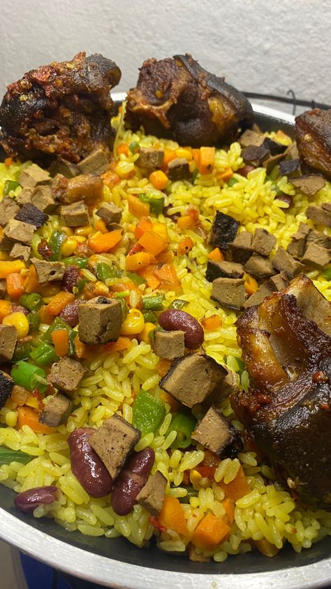 Intercontinental Dishes, Yoruba Food, Nigerian Dishes, Nigeria Food, African Recipes Nigerian Food, Rice And Beans, Party Food Buffet, Catering Ideas Food, Tasty Recipes Videos