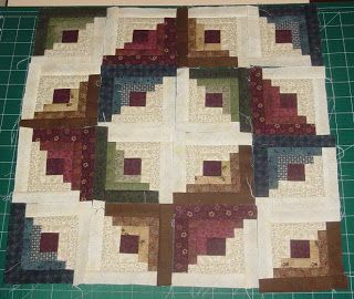 Log Cabin Layout Log Cabin Quilts Layouts, Log Cabin Layout, Threadbare Creations, Cabin Layout, Log Cabin Patchwork, Colchas Quilting, Recipes Tutorials, Modern Quilting Designs, Log Cabin Quilt Pattern