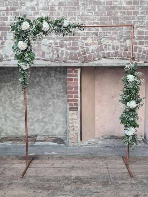 Diy Metal Wedding Arch, Wedding Arch Metal Frame, Neon Sign Copper Frame Wedding, Copper Frame Wedding, Archway Wedding, Pampas Arrangement, Copper Wedding Arch, Safari Wedding, Wedding Archway