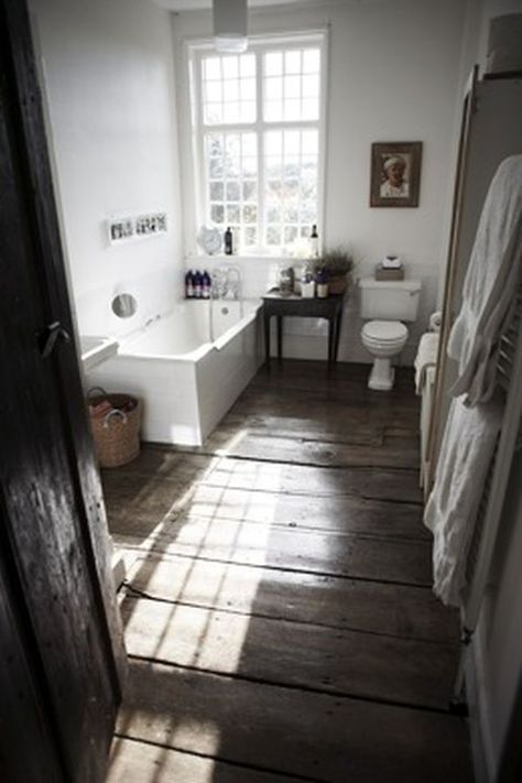 . Southwest Bathroom, White Wood Floors, Modern Style Decor, Neutral Bathroom, Floor Bathroom, Wooden Floors, Bad Design, Wooden Floor, Beautiful Bathrooms