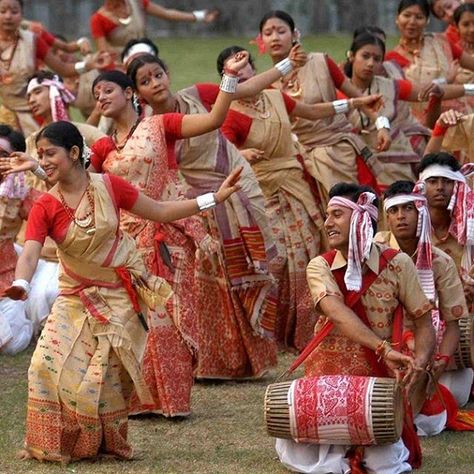 5 Best Coconut Oils And Their Application For Hair Growth | Styles At Life Bihu Dance, Indian Dance Forms, Indian Dances, Modern Dans, Dance Of India, Dance Forms, North East India, Amazing India, Indian Classical Dance