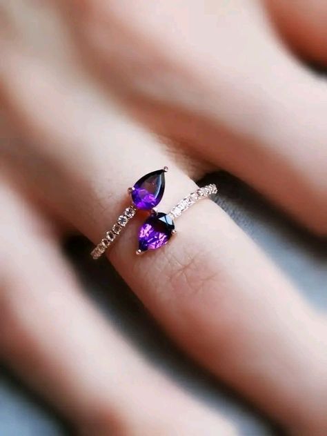 Amethyst Ring Designs, Couple Ring Design, Fancy Jewelry Necklace, Cute Engagement Rings, Amethyst And Diamond Ring, Gold Jewelry Stores, Gold Rings Fashion, Gold Rings Jewelry, Silver Jewelry Design