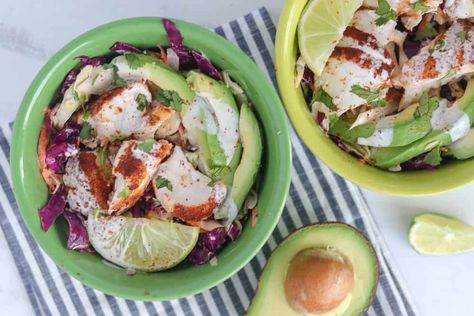 Fish Taco Bowl (Paleo, Whole30, Low Carb) Fish Taco Bowl, Healthy Fish Tacos, Fast Food Diet, Lime Slaw, Taco Bowl Recipe, Taco Bowl, Simple Diet, Fish Taco, Taco Bowls