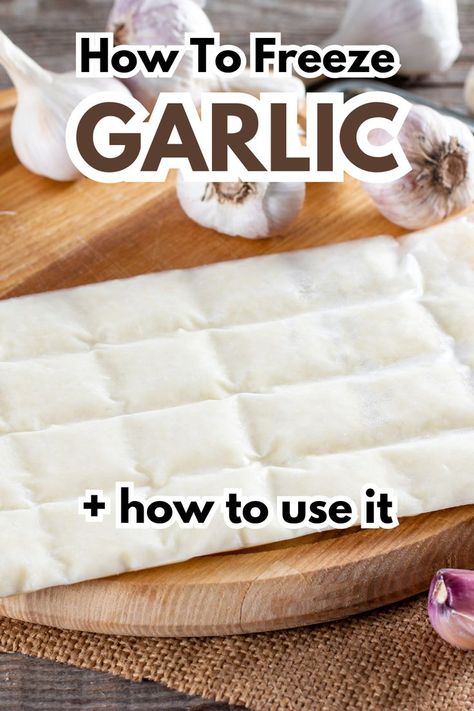 A close-up of minced garlic in zip lock bag, showing how to store garlic for freezing. How To Freeze Garlic, Garlic Preserving, Can You Freeze Garlic, Freezing Garlic, Preserving Garlic, Storing Garlic, Frozen Garlic, Store Garlic, How To Store Garlic