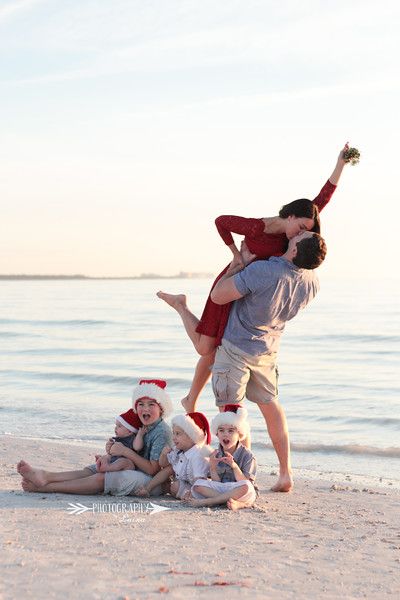 blog photos - Photography By Laina Beach Christmas Card Photo, Sand Photoshoot, Beach Christmas Pictures, Christmas Beach Photos, Mommy Photography, Diy Christmas Photoshoot, Dade City Florida, Beach Christmas Card, Hats Christmas